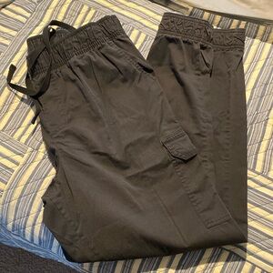 Men’s black scrub joggers.